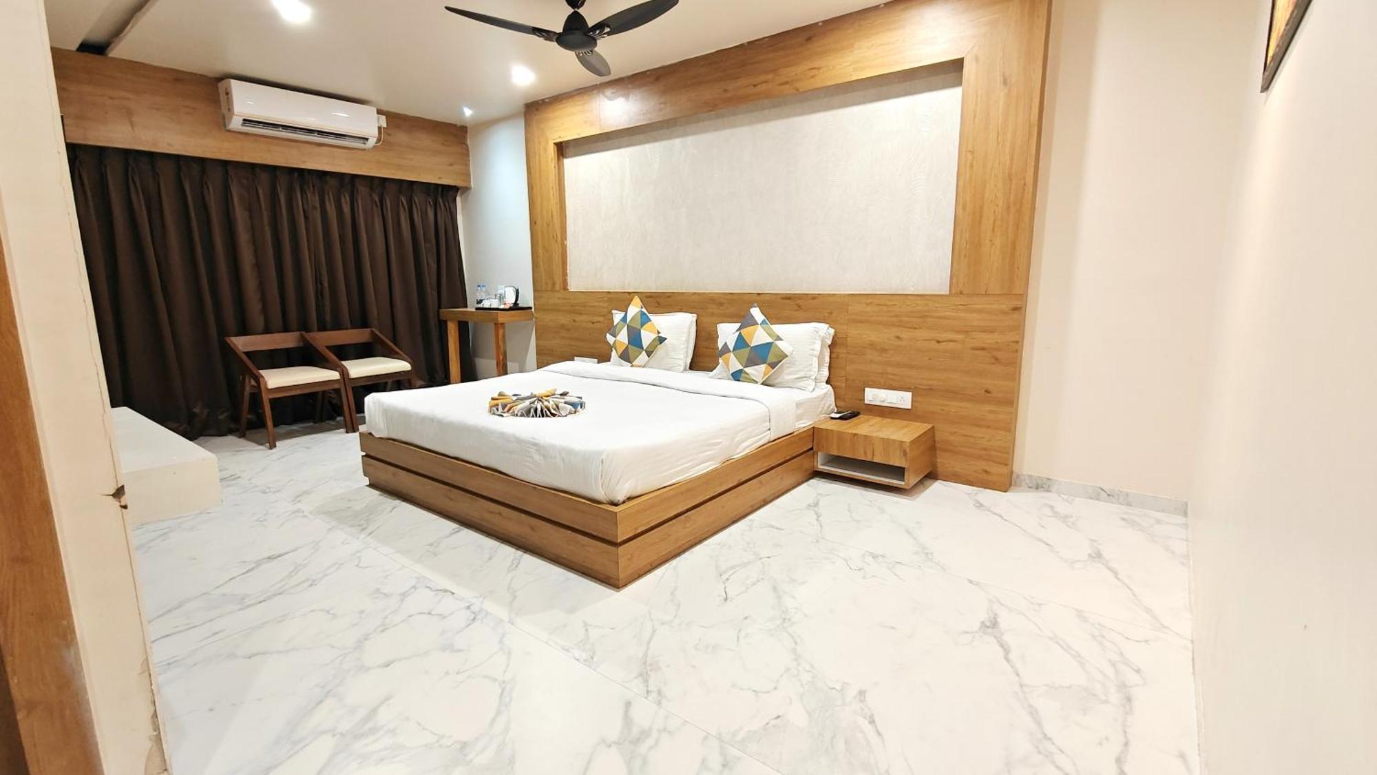 The Sky Imperial Unity Inn Garudeshwar ภายนอก รูปภาพ