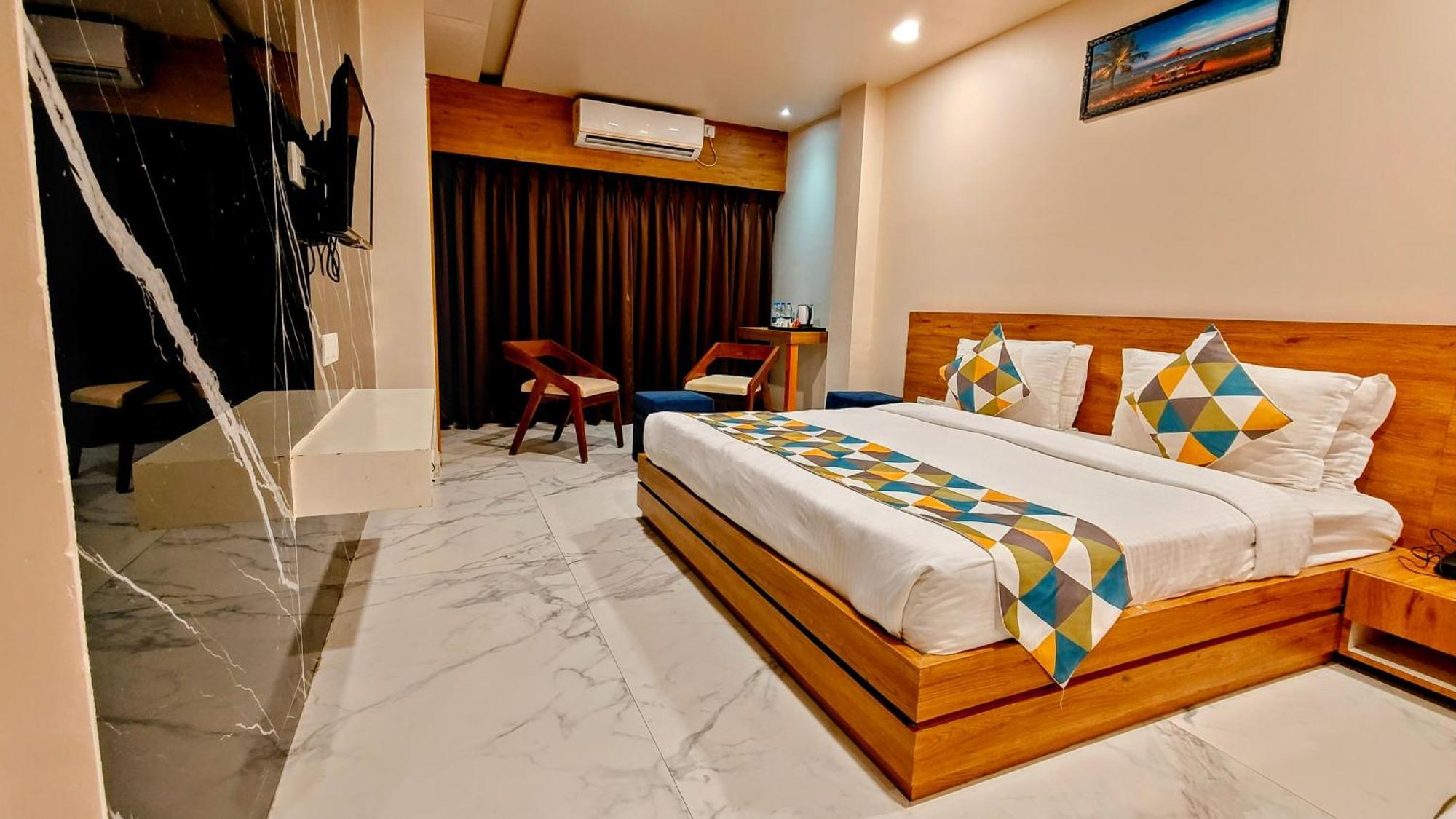 The Sky Imperial Unity Inn Garudeshwar ภายนอก รูปภาพ