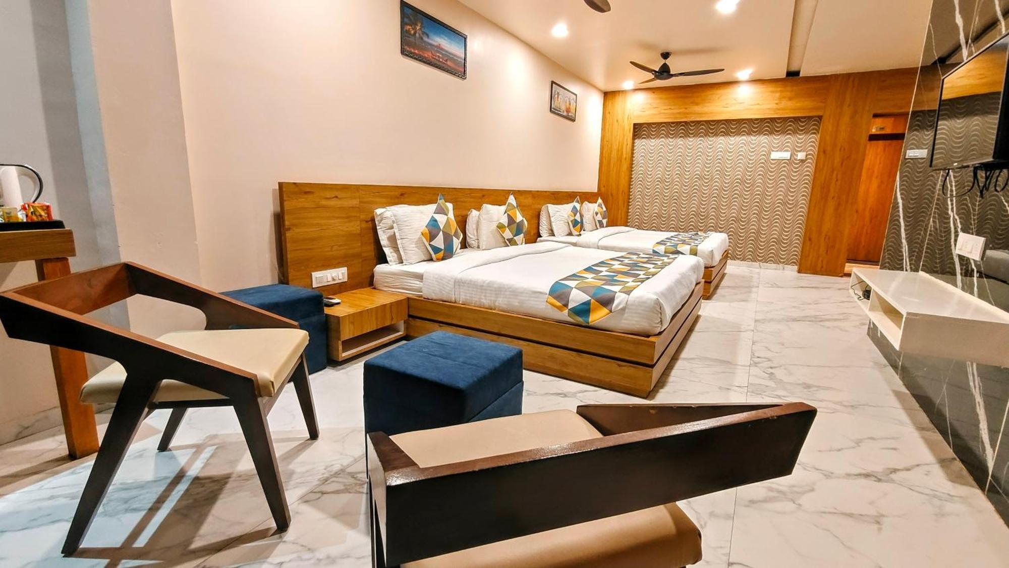 The Sky Imperial Unity Inn Garudeshwar ภายนอก รูปภาพ