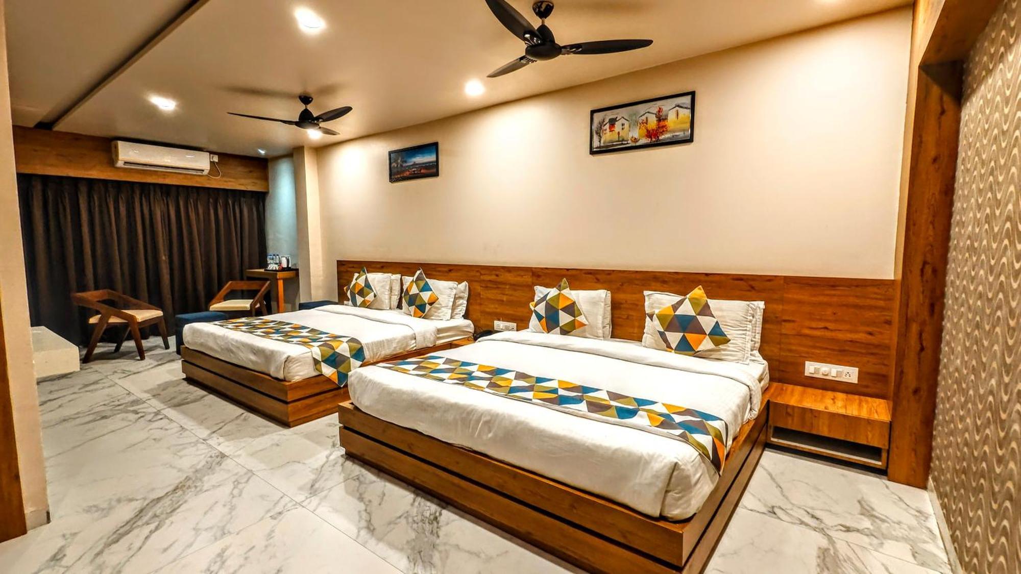 The Sky Imperial Unity Inn Garudeshwar ภายนอก รูปภาพ
