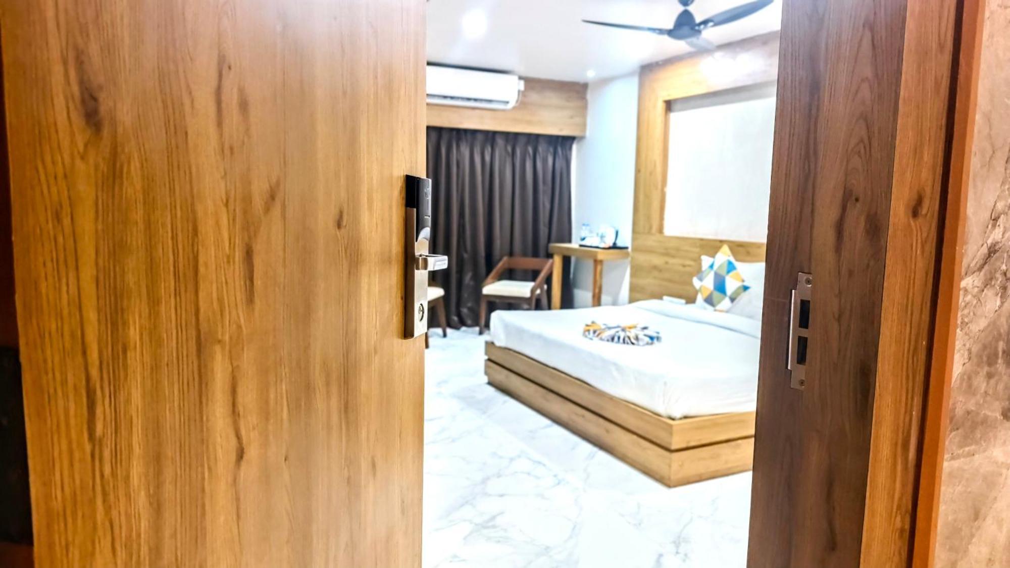 The Sky Imperial Unity Inn Garudeshwar ภายนอก รูปภาพ