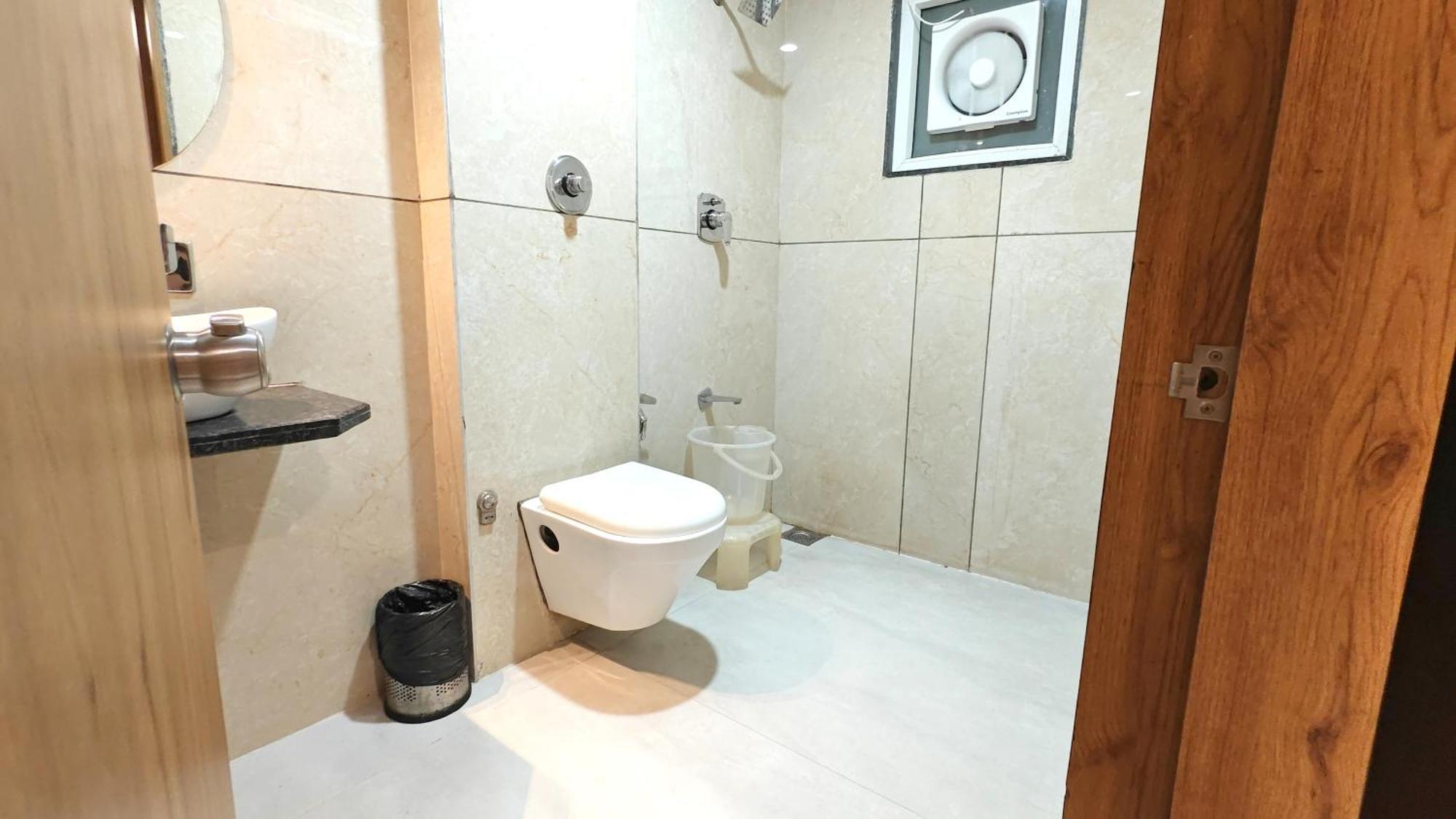 The Sky Imperial Unity Inn Garudeshwar ภายนอก รูปภาพ
