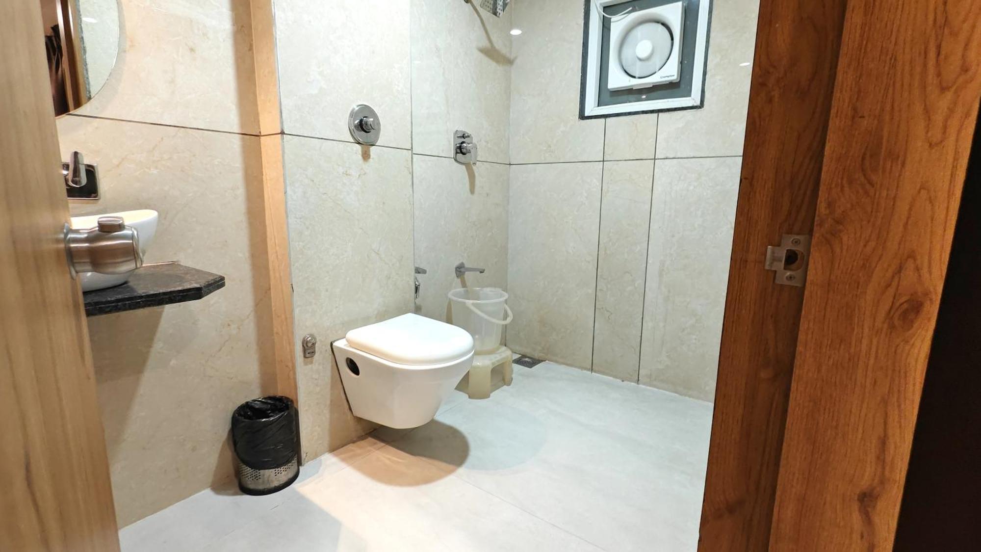 The Sky Imperial Unity Inn Garudeshwar ภายนอก รูปภาพ