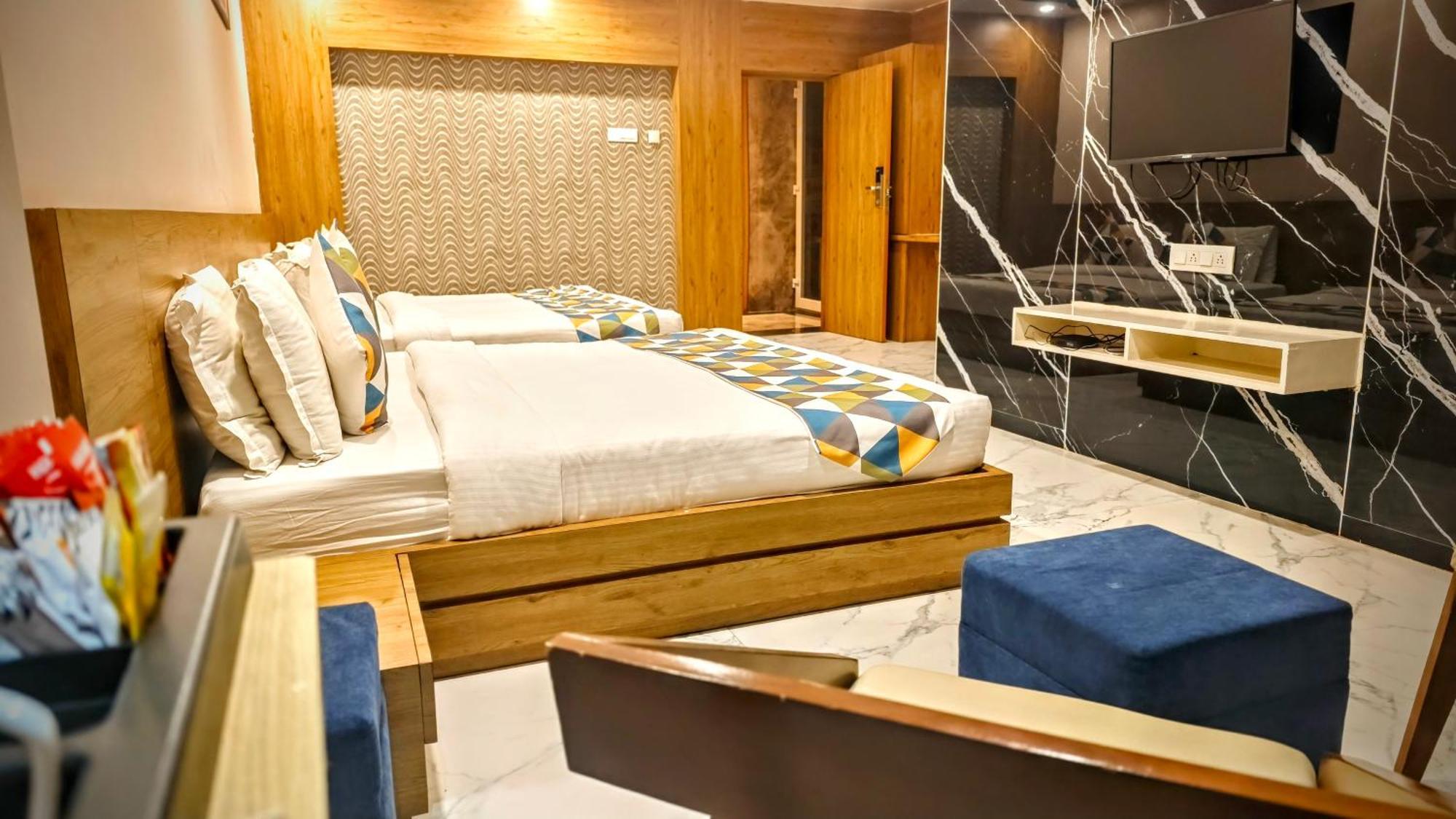 The Sky Imperial Unity Inn Garudeshwar ภายนอก รูปภาพ