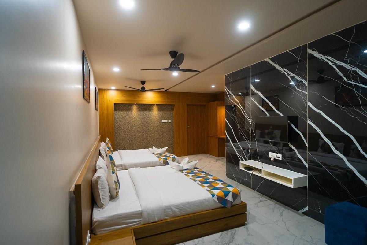 The Sky Imperial Unity Inn Garudeshwar ภายนอก รูปภาพ