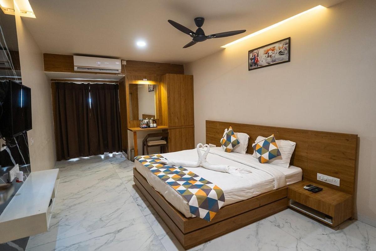 The Sky Imperial Unity Inn Garudeshwar ภายนอก รูปภาพ