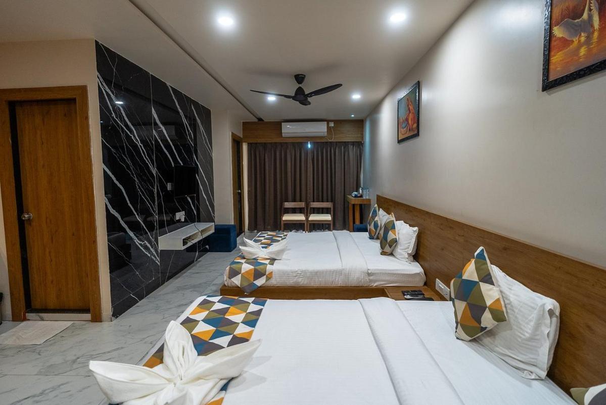 The Sky Imperial Unity Inn Garudeshwar ภายนอก รูปภาพ
