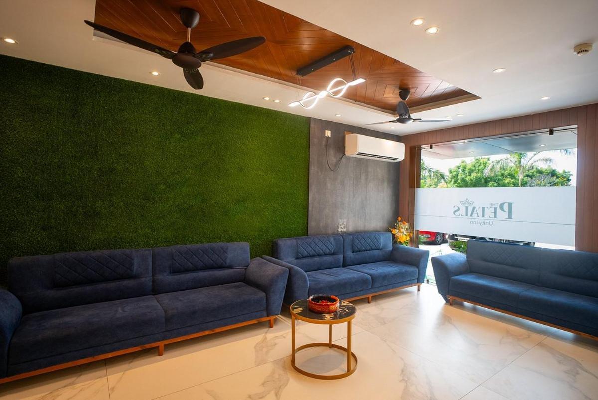 The Sky Imperial Unity Inn Garudeshwar ภายนอก รูปภาพ